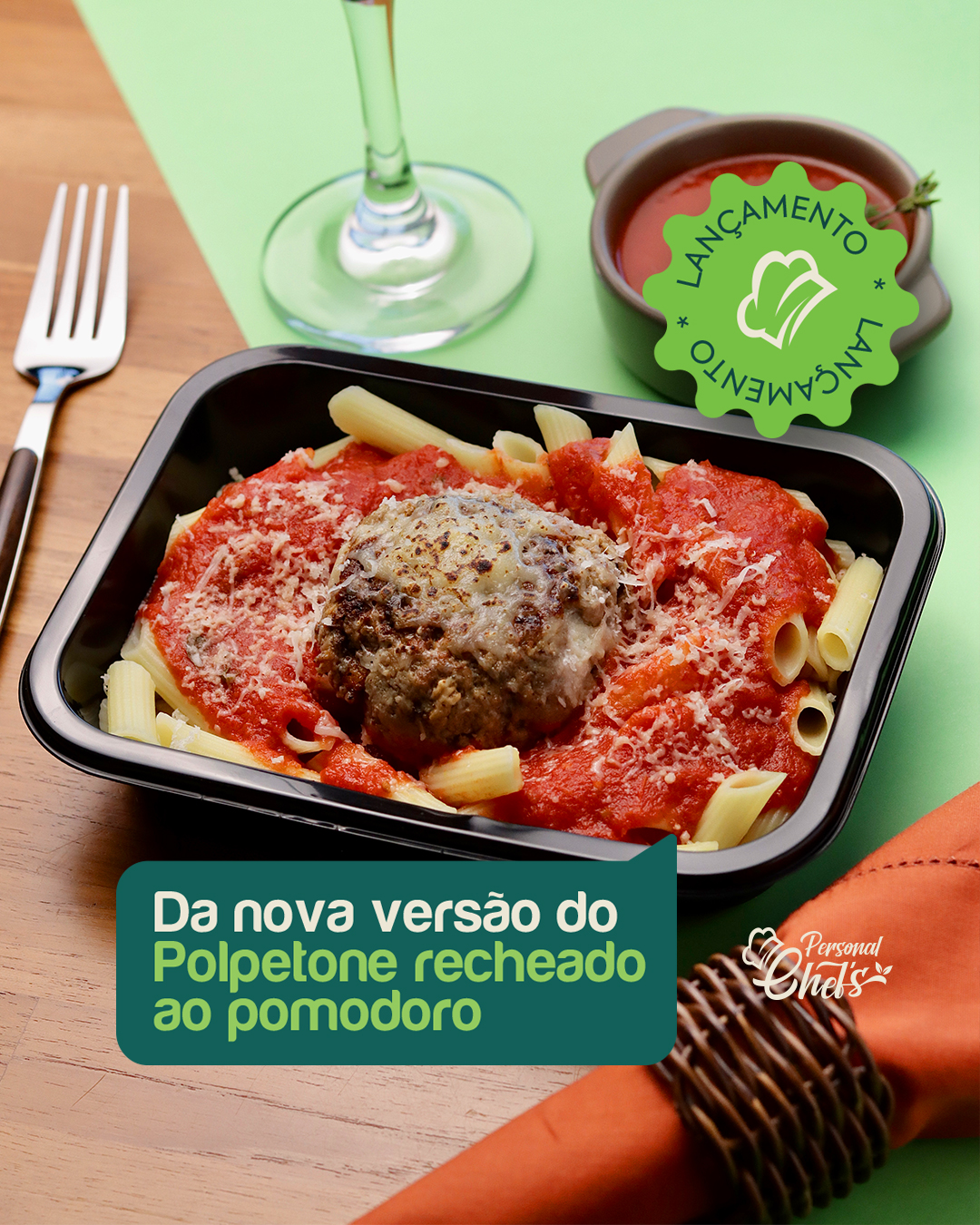 Polpetone recheado ao pomodoro com penne sem glúten e queijo