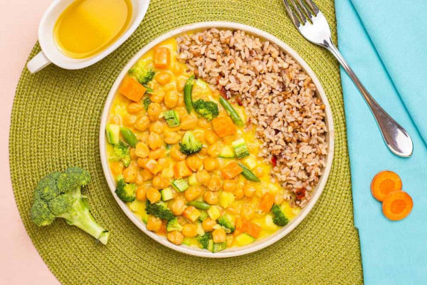 Curry de grão de bico com mix de legumes